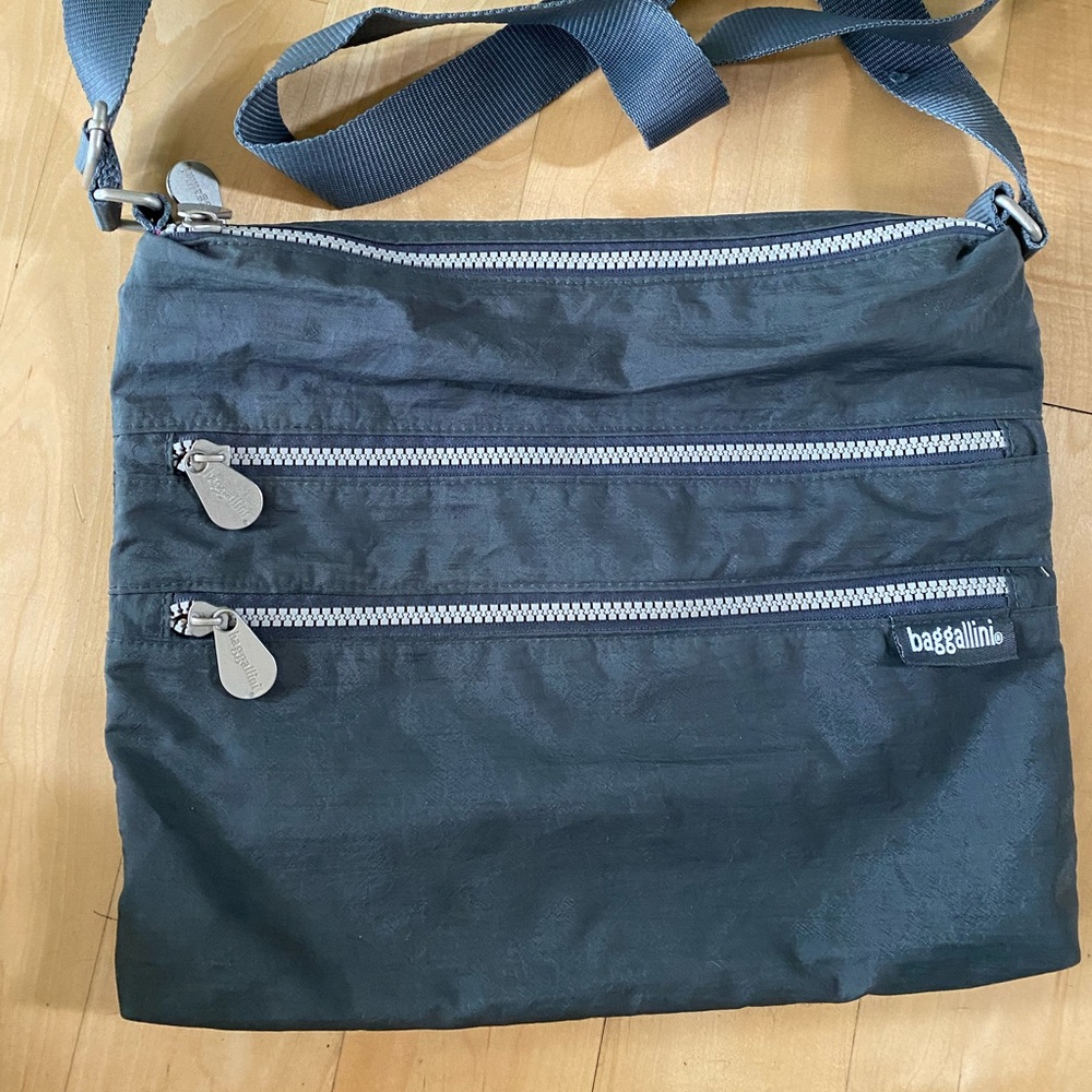 Like New Dk Grey Nylon multi-pocket crossbody bag